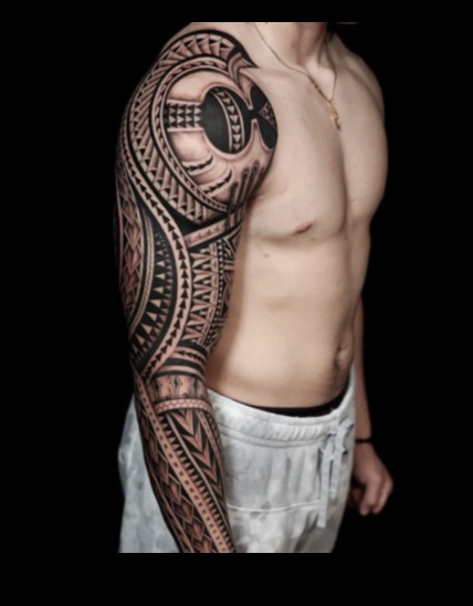 Ikoniskā tinte: Simboliski stāsti fokusā