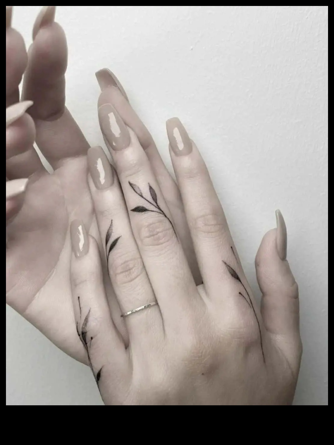 Mikro šedevri: ienirstiet pirkstu tetovējuma elegances valdzināšanā