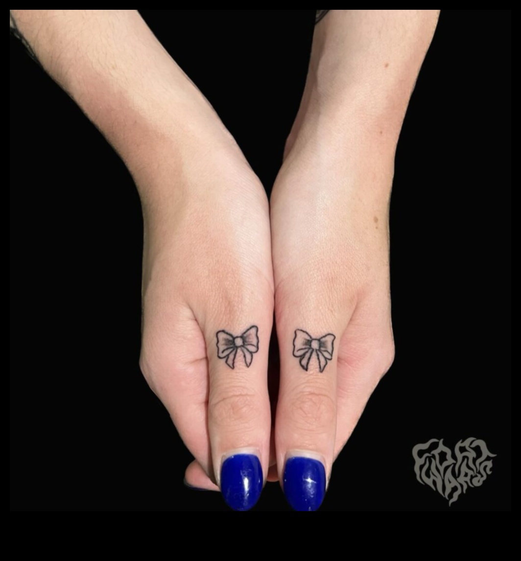 Tintes simfonija: harmonija mazo plaukstas locītavas tetovējumu dizainā