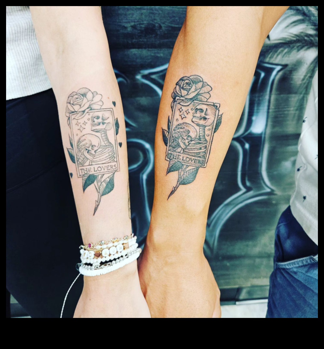 Episka tinte: pāru tetovējumi, kas veido pasakas par mūžīgu un nebeidzamu mīlestību