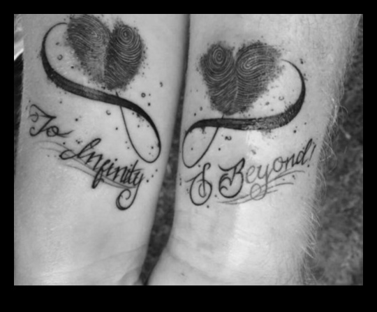 Episka tinte: pāru tetovējumi, kas veido pasakas par mūžīgu un nebeidzamu mīlestību