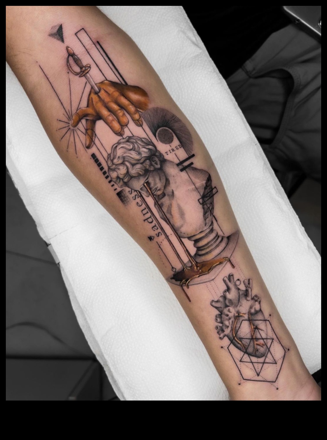 Tintes saplūšana: kur radošums satiekas ar ādu