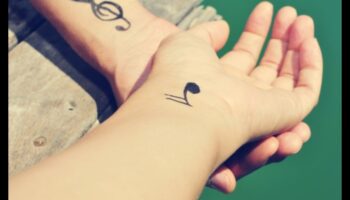 Episka tinte: pāru tetovējumi, kas veido pasakas par mūžīgu un nebeidzamu mīlestību