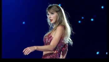 Atklātas popmūzikas ikonas: mākslinieciskas slavenības tuvplāns