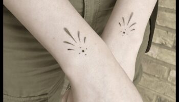 Smalki apgalvojumi: iespaidīgi minimālisma plaukstas tetovējumi