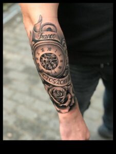 Tintes simfonija: harmonija mazo plaukstas locītavas tetovējumu dizainā